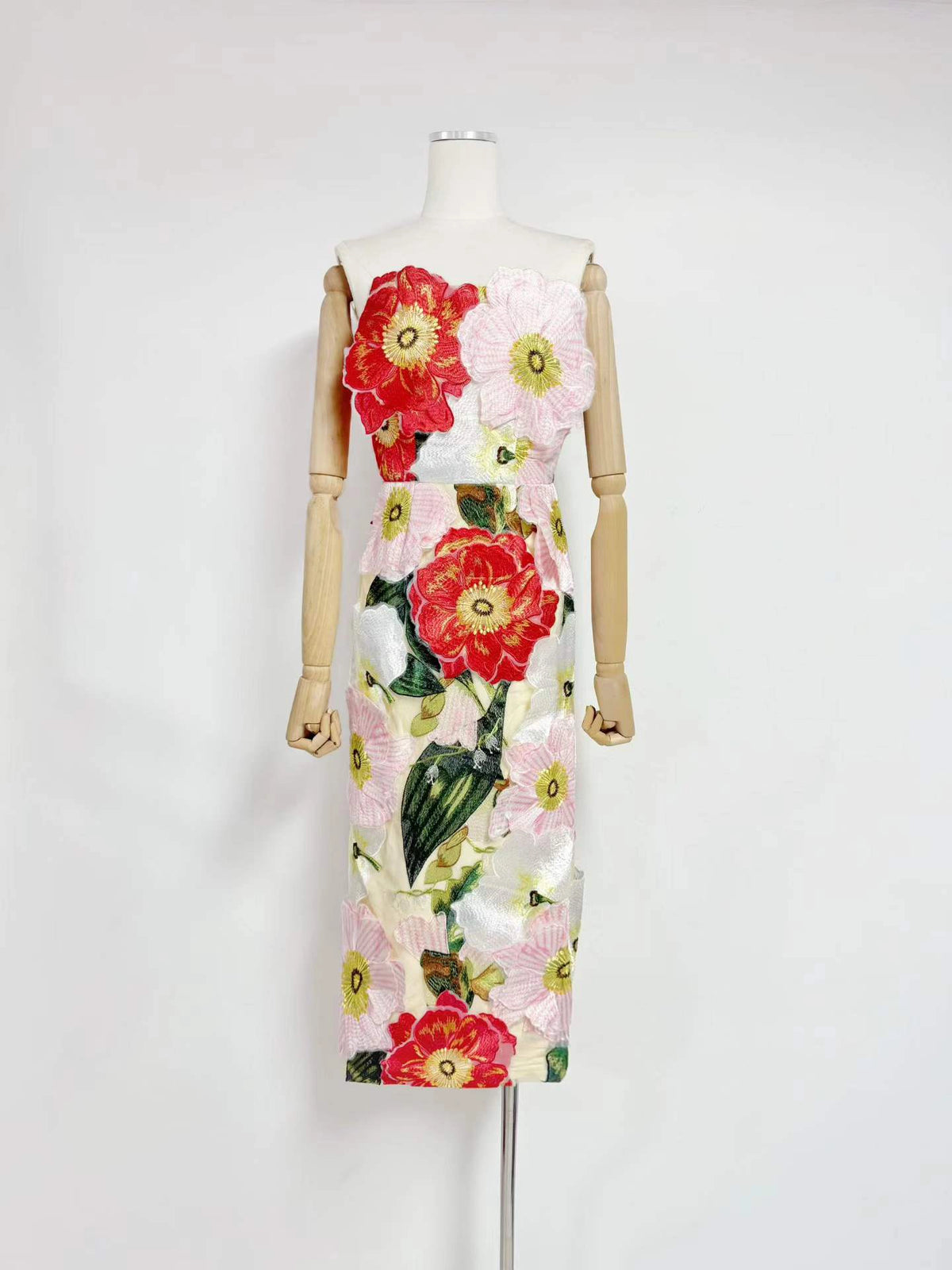 Alba Off-Shoulder Appliqué Dress