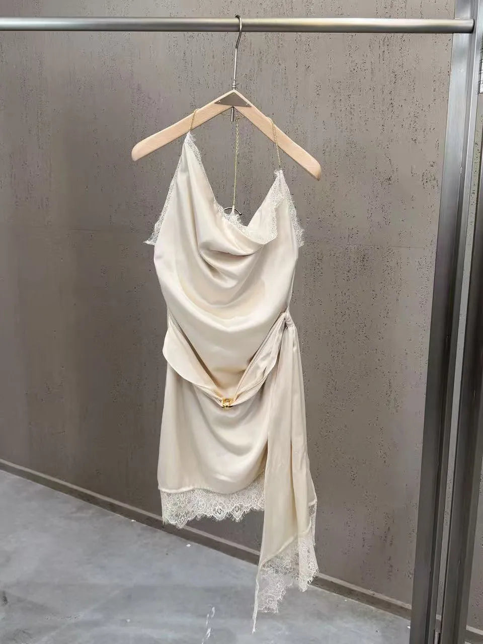 Mara Dantel Asimetrik Elbise